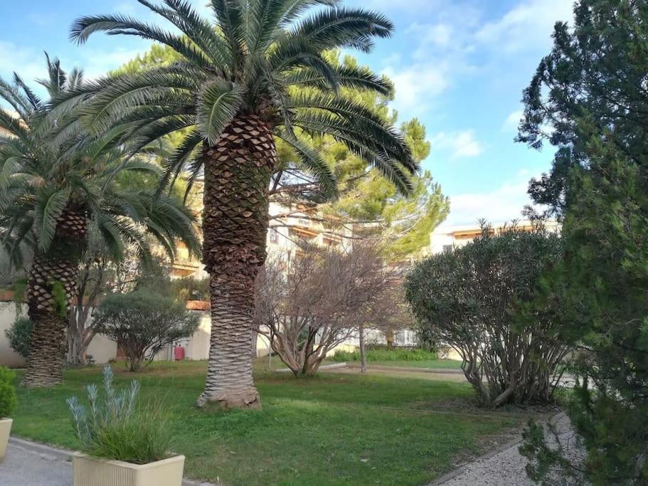 Apartamento Les Jardins Du Luxembourg Hyères Exterior foto